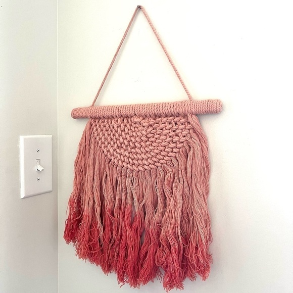 Hombre pink macrame wall hanging - Picture 1 of 4